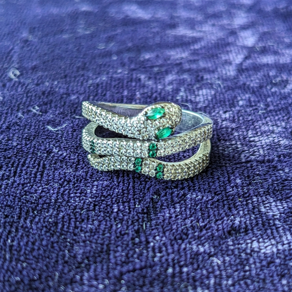 Emerald Accent Silver Snake Ring - Modern Women Jewelry